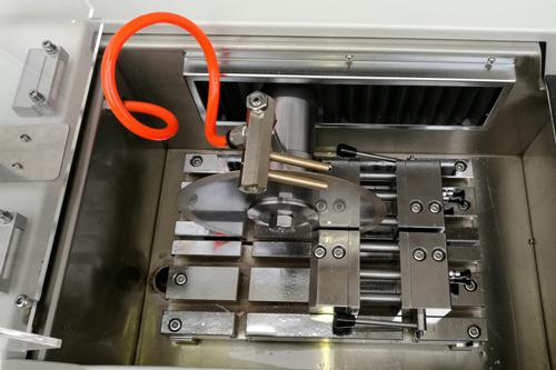 taglierina abrasiva dell'attrezzatura metallografica della sezione di φ60mm per l'elemento elettronico materiale